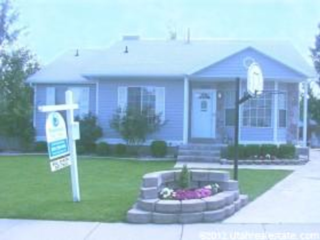 5679 Sunview Dr, Kearns, UT 84118