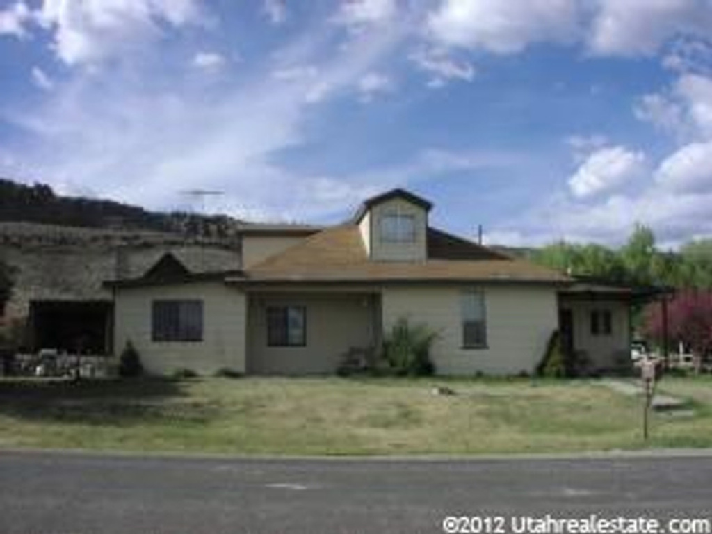 132 W 100 N, Fremont, UT 84747