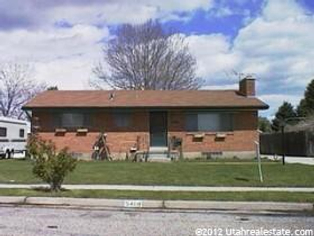5468 S 2050 W, Roy, UT 84067
