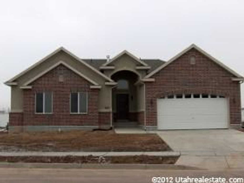 932 W 2010 S, Syracuse, UT 84075
