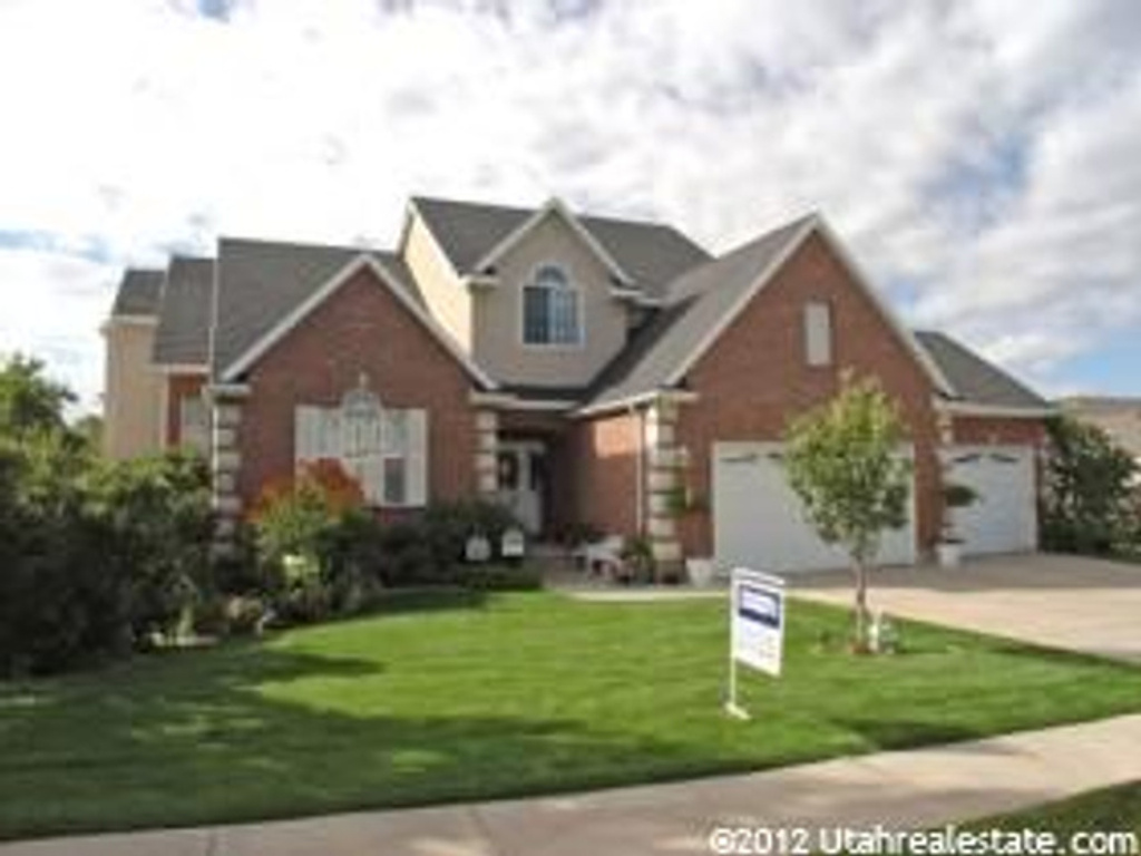736 E Westbrook Rd N, Kaysville, UT 84037