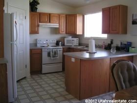 2218 W 2265 N, Clinton