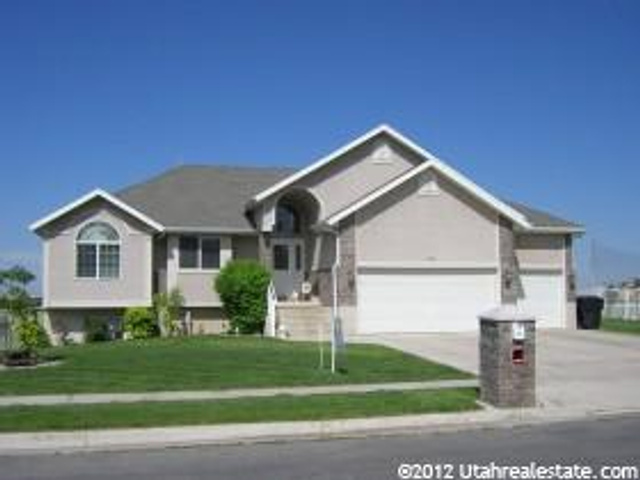 1368 Gleneagles Dr, Syracuse, UT 84075