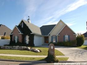 453 W Ariane Way N, Centerville, UT 84014