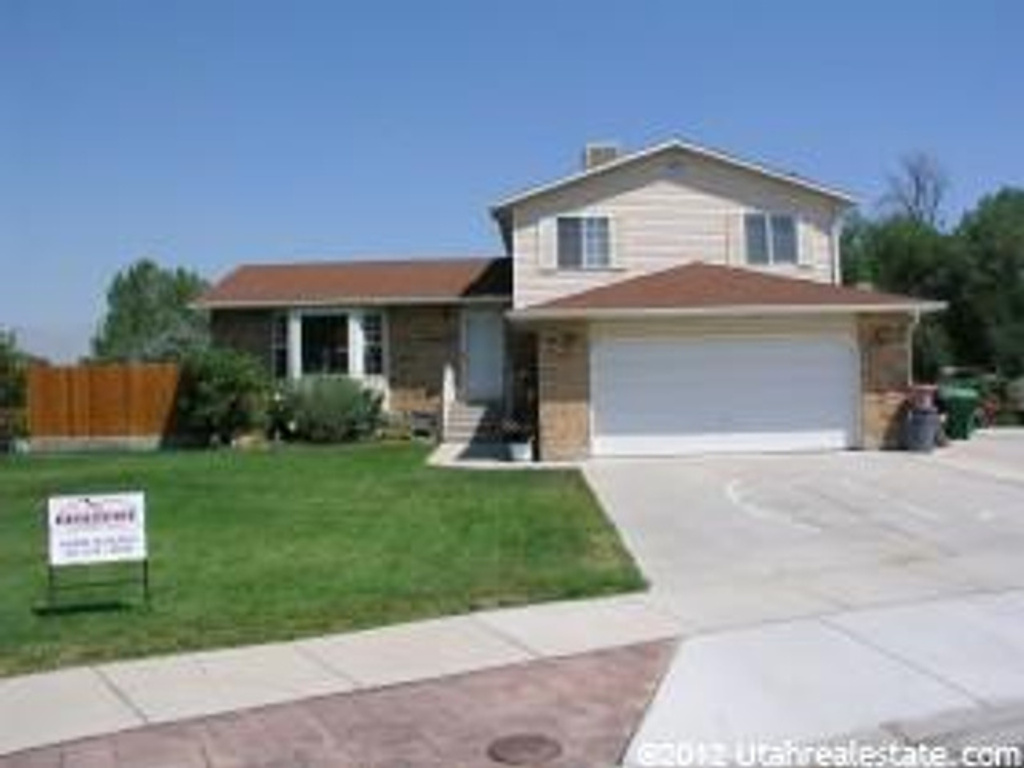 9060 S Hummingbird Cir, Sandy, UT 84094
