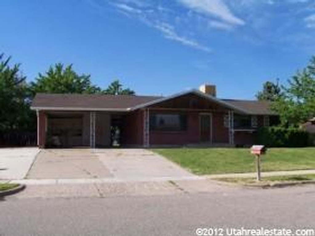 1954 Ann St, Layton, UT 84041