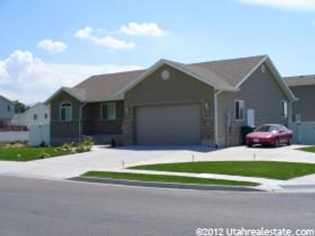2723 W 4000 S, Roy, UT 84067