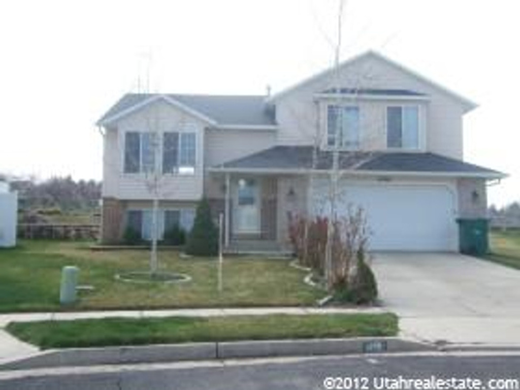 4190 Lily Dr, Roy, UT 84067