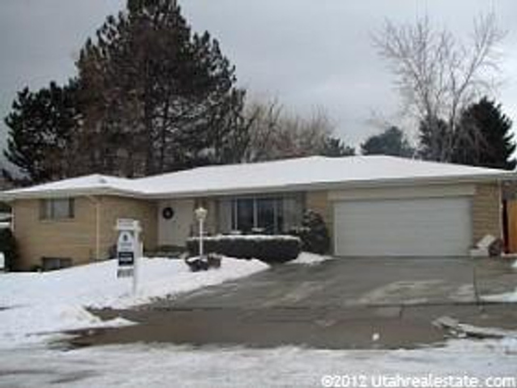 1220 Hunt Rd, Murray, UT 84117