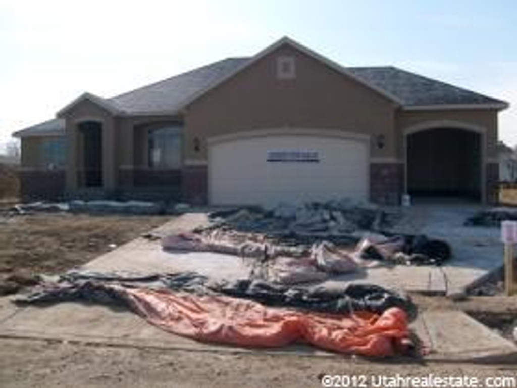 1317 W 2340 N, Clinton, UT 84015