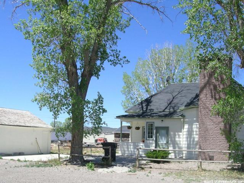 90 S 100 E, Loa, UT 84747