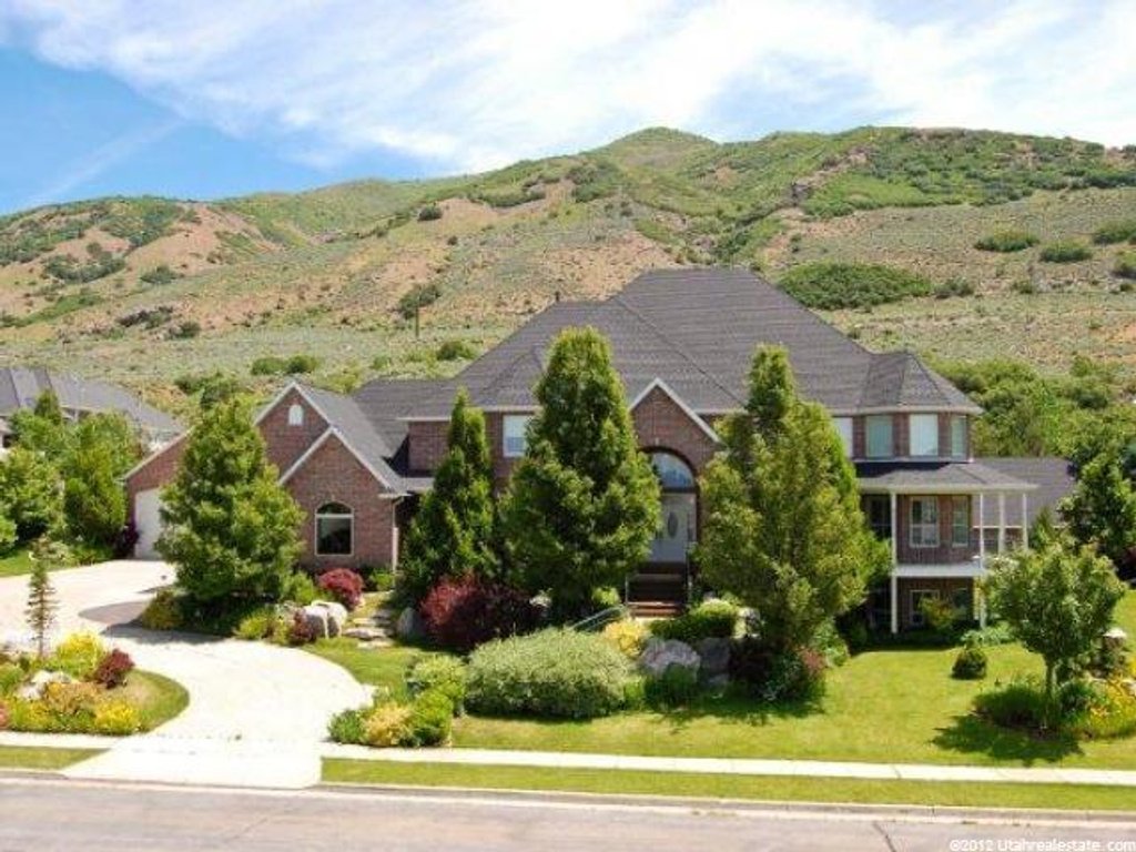 877 S Signal Hl E, Fruit Heights, UT 84037