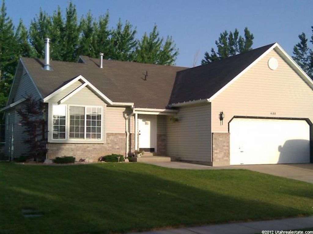 4188 Westlake Dr, Roy, UT 84067