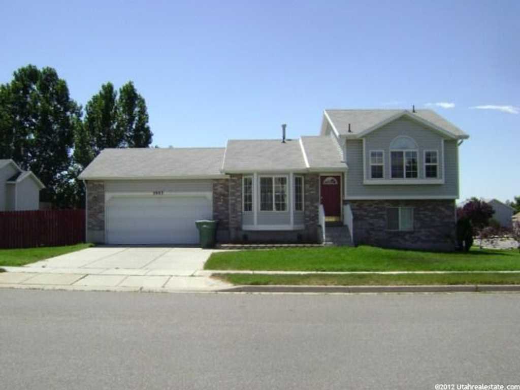 3903 S 2625 W, Roy, UT 84067