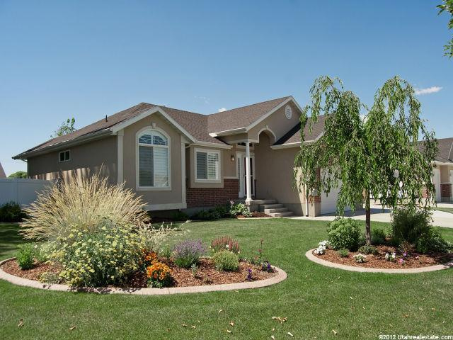 2403 W 2375 N, Clinton, UT 84015