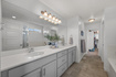 Photo 4 for 945 W Montaulk Ln