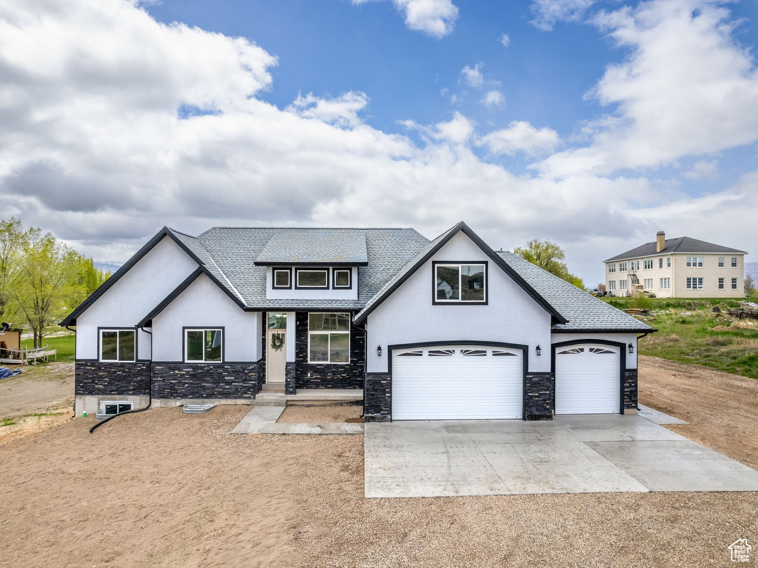 72 E 400 N Moroni UT 84646 575,000