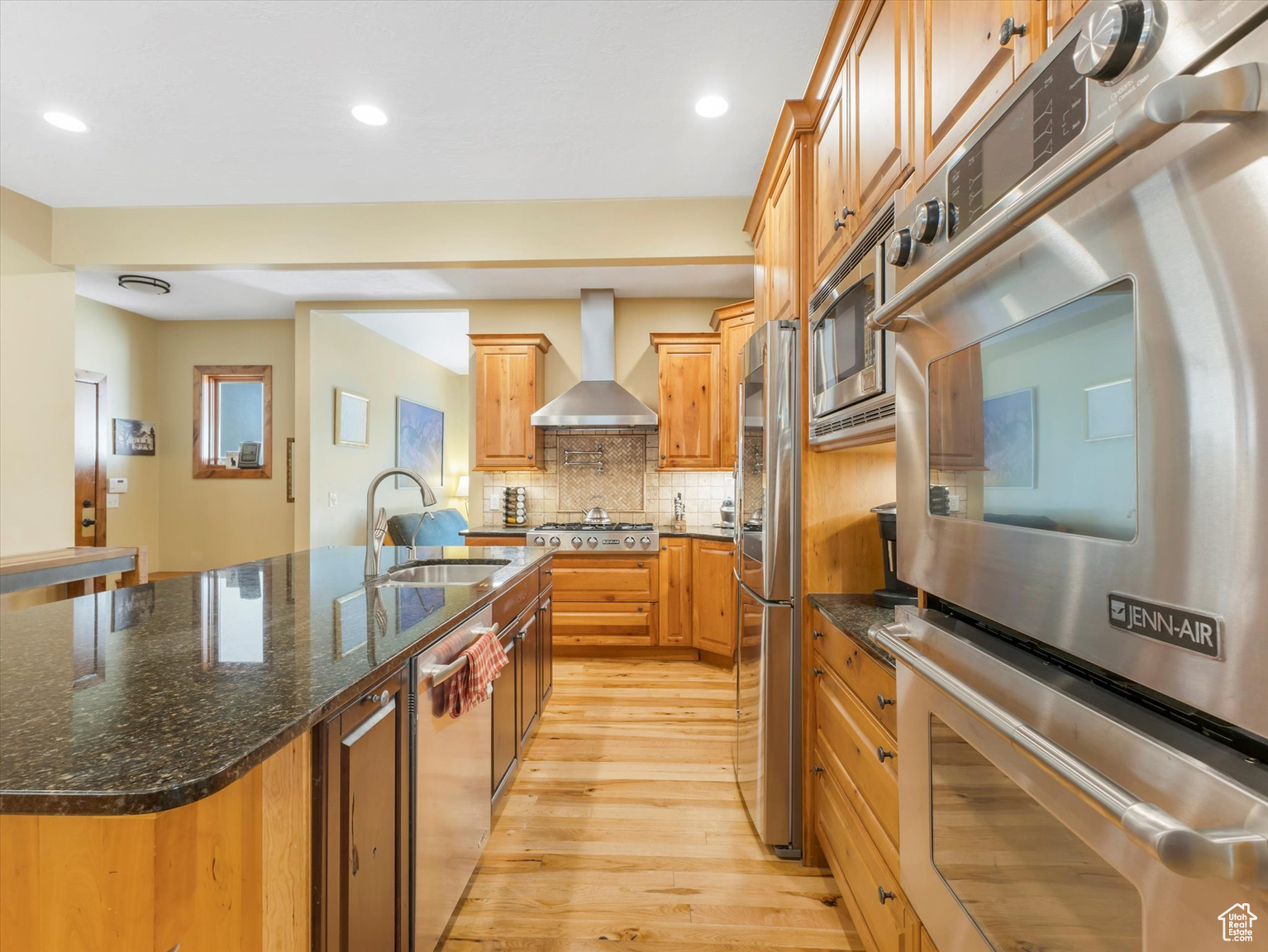 422 S MARYFIELD DR, Salt  Lake  City, UT, 84108