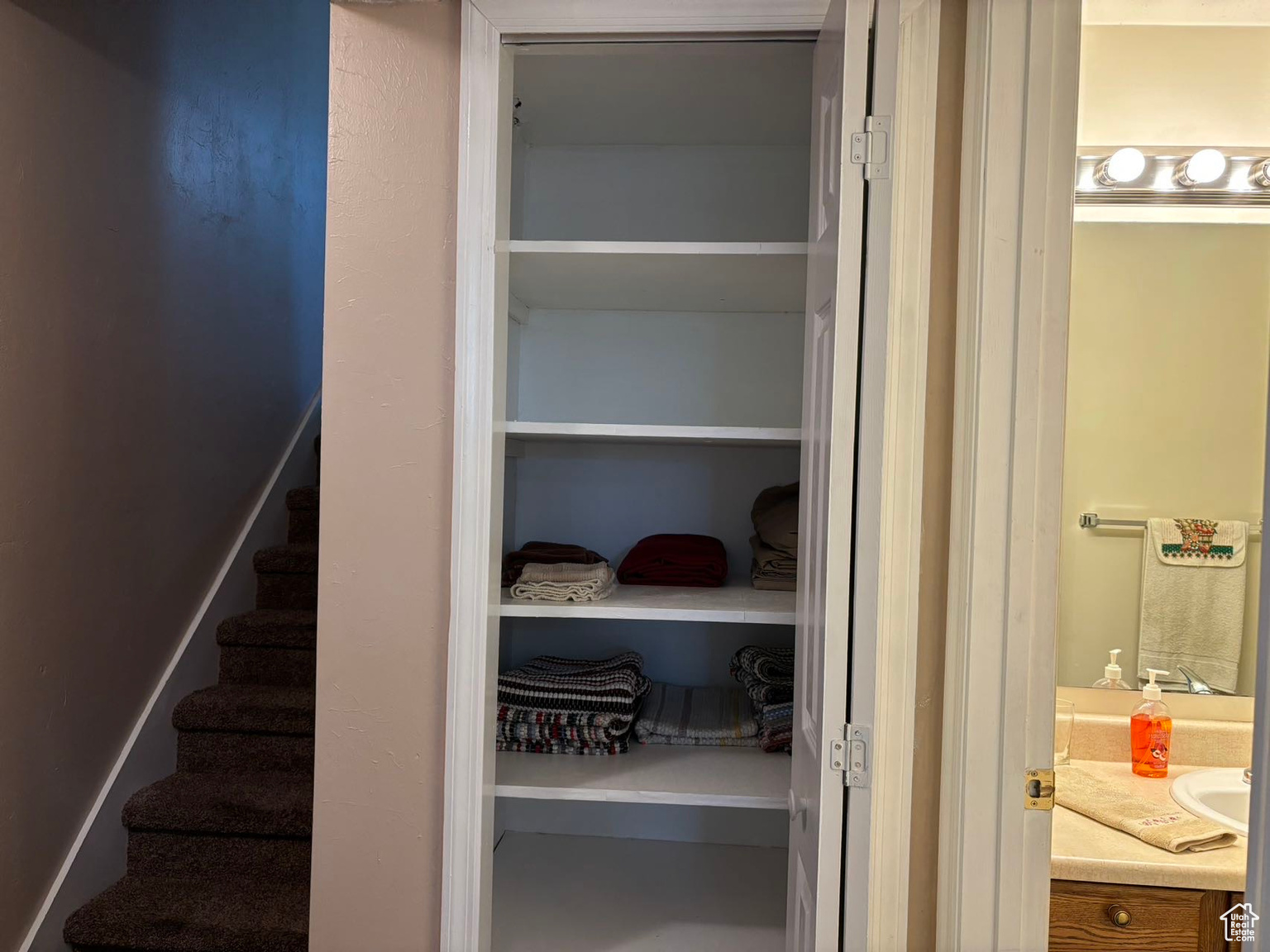 3383 W 6880 S, West  Jordan, UT, 84084