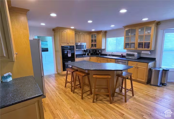 2009 E SWEETBRIAR LN, Sandy, UT, 84092