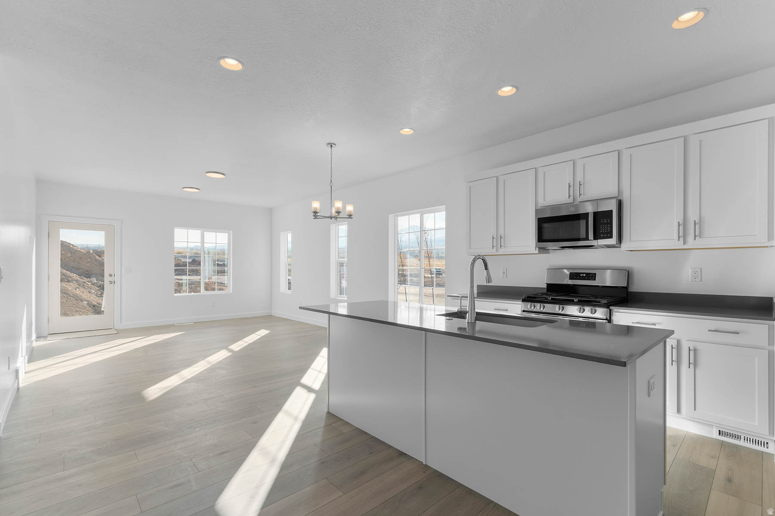 8203 W GALLATIN PEAK RD, Magna, UT, 84044