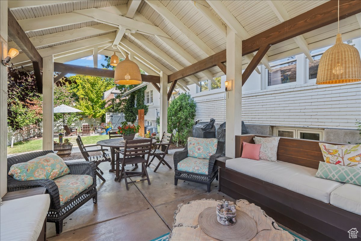 <p>See More Listings</p>