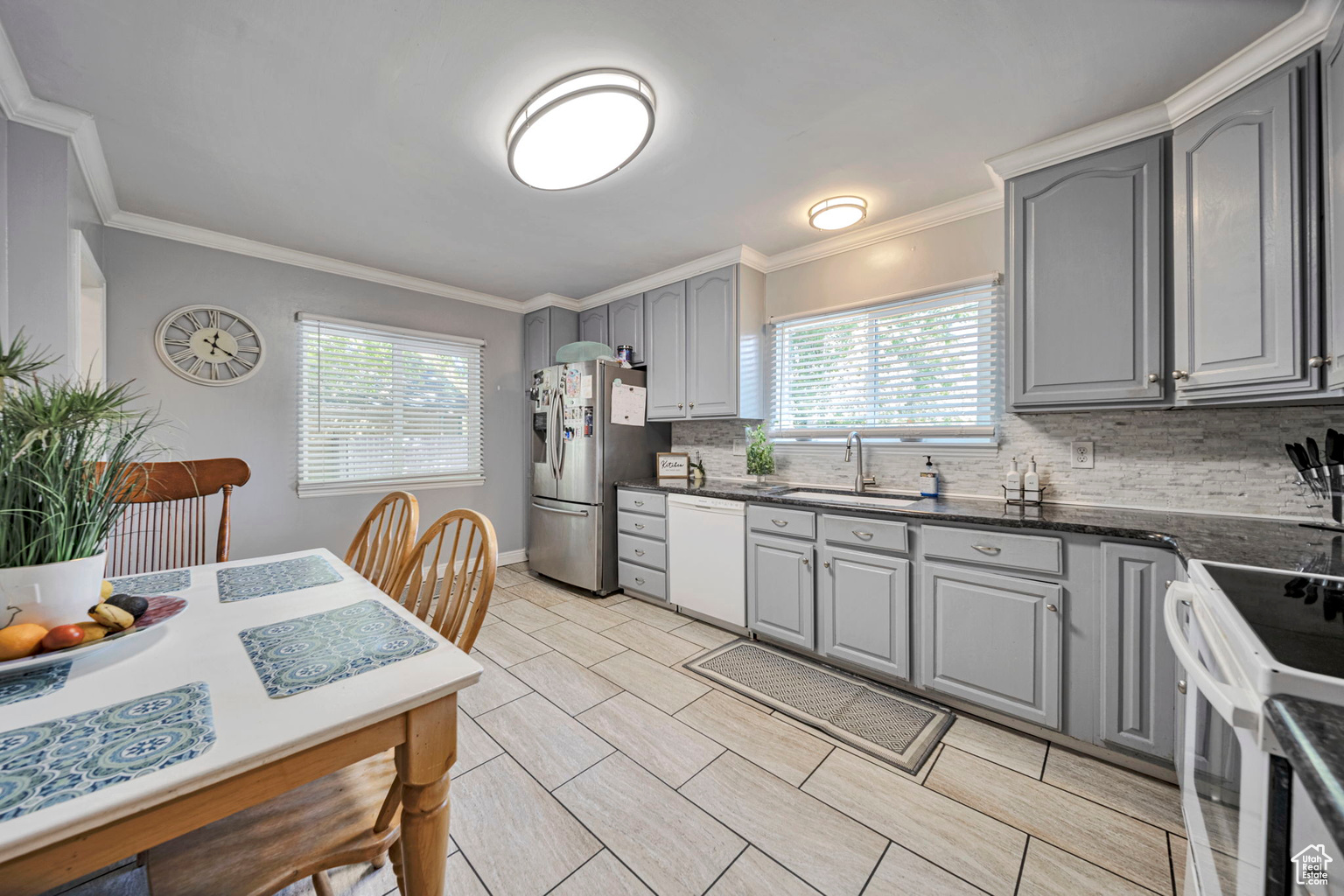 5946 S HIGHLAND DR E, Holladay, UT, 84121