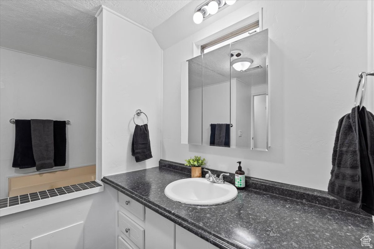 2875 N HILL FIELD RD UNIT 17, Layton, UT, 84041