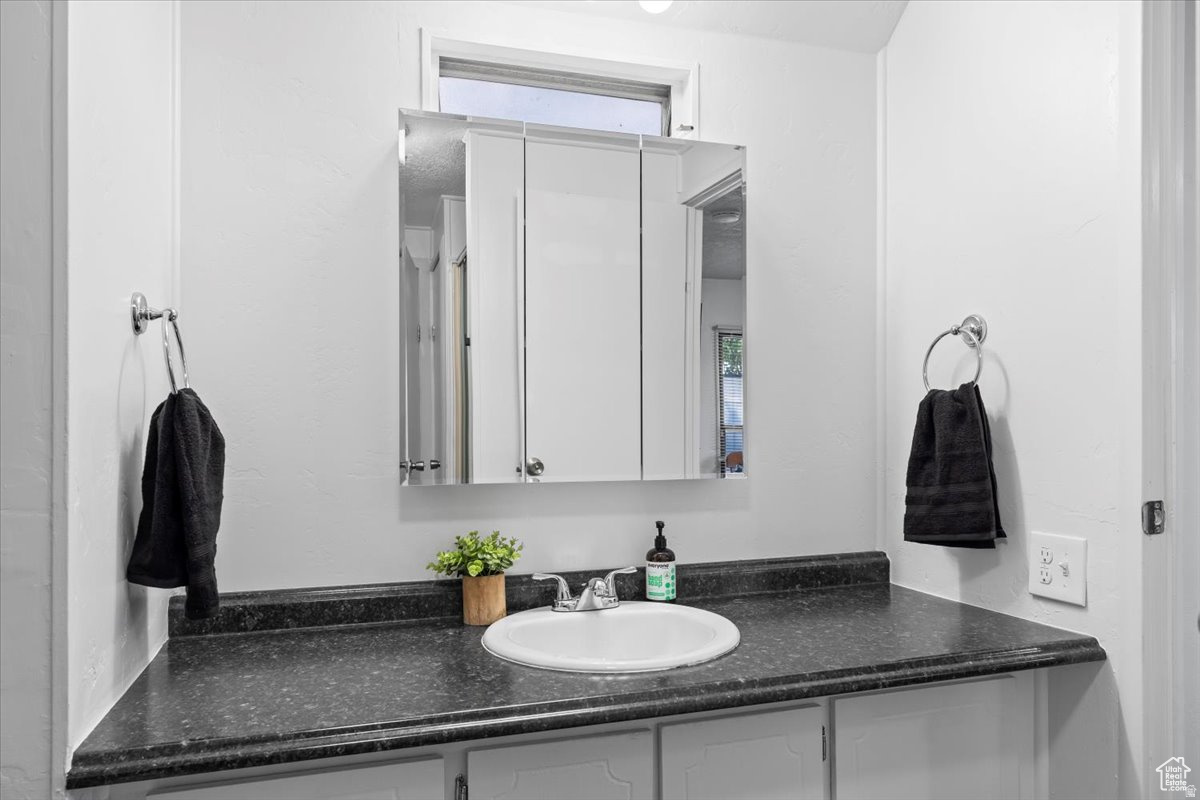 2875 N HILL FIELD RD UNIT 17, Layton, UT, 84041