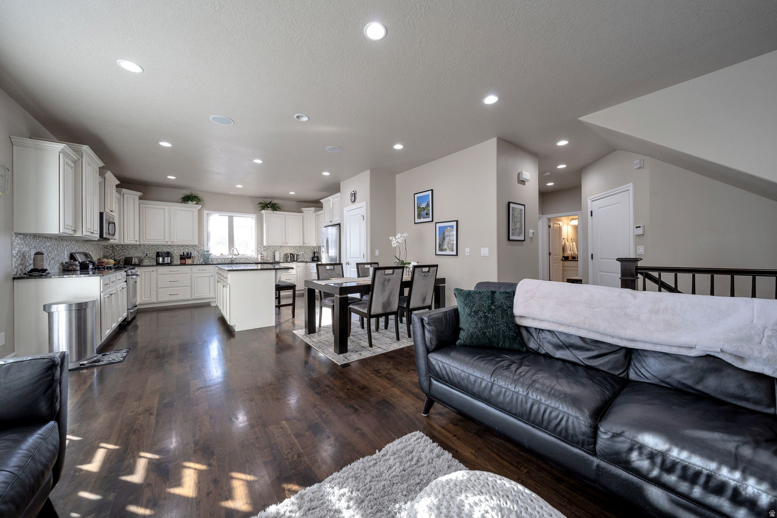 10804 S HIDDENWOOD DR, Sandy, UT, 84092