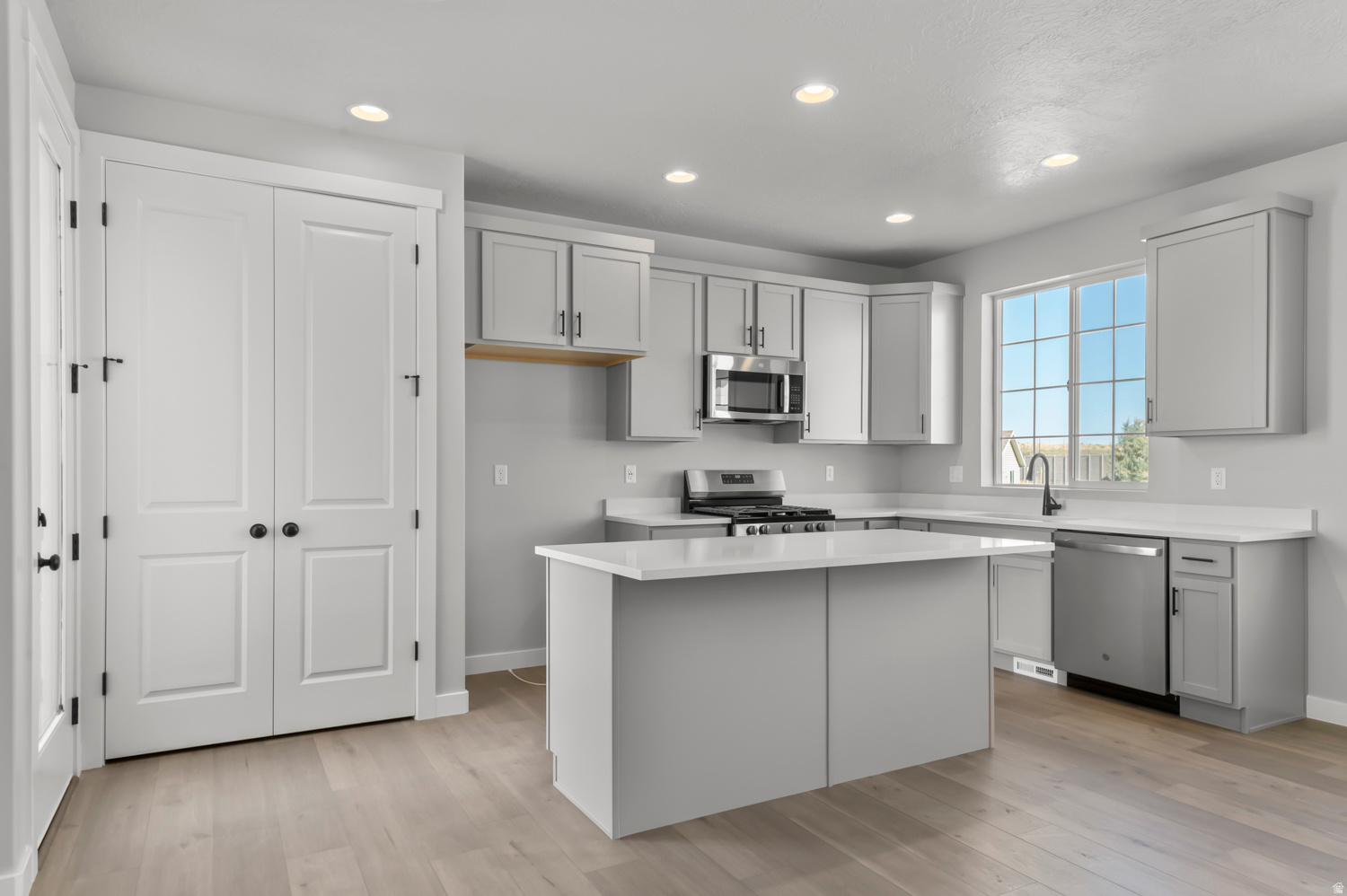 2562 S SINBAD WAY, Magna, UT, 84044