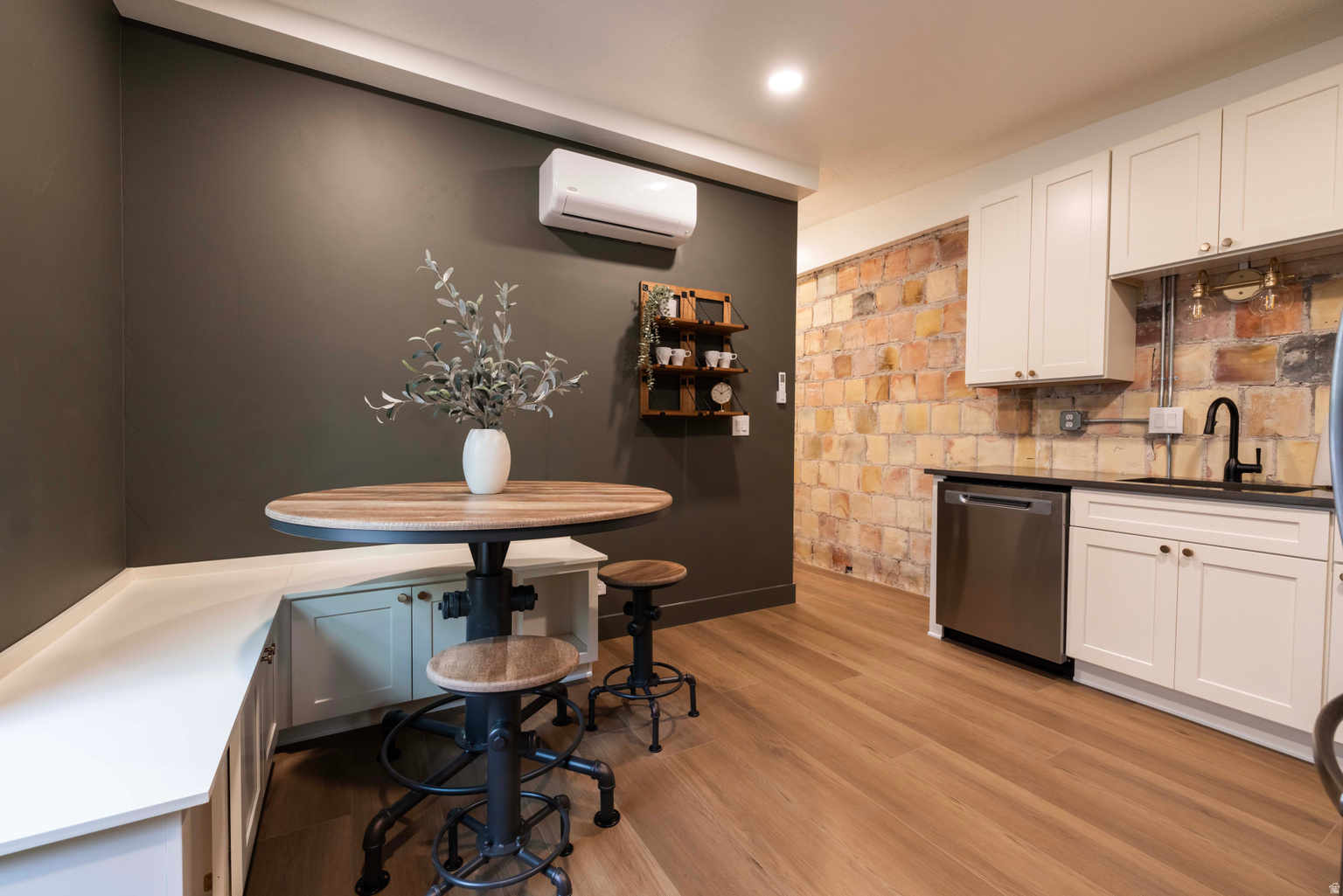 937 E 300 S, Salt  Lake  City, UT, 84101