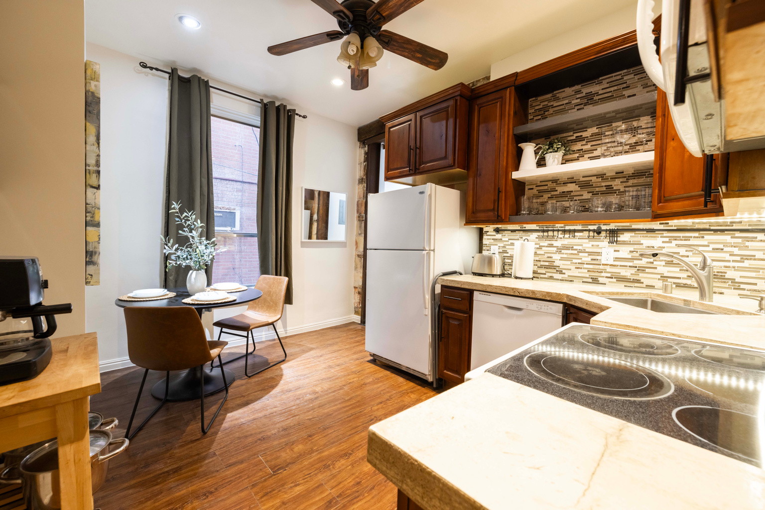 937 E 300 S, Salt  Lake  City, UT, 84101