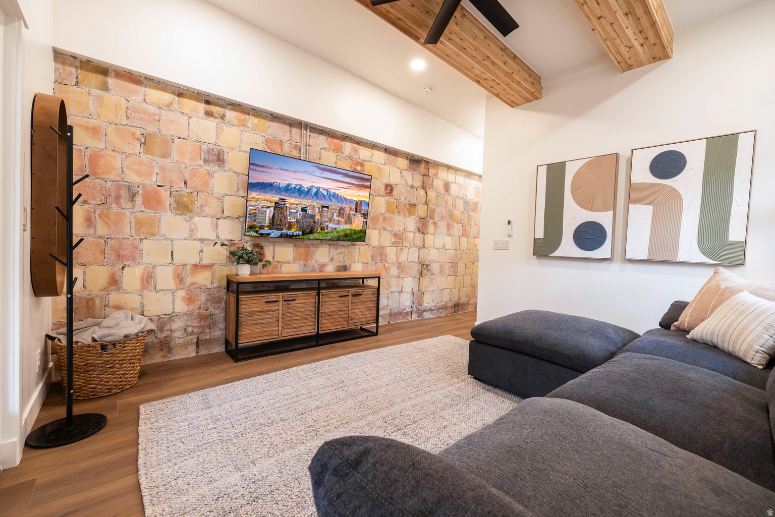 937 E 300 S, Salt  Lake  City, UT, 84101