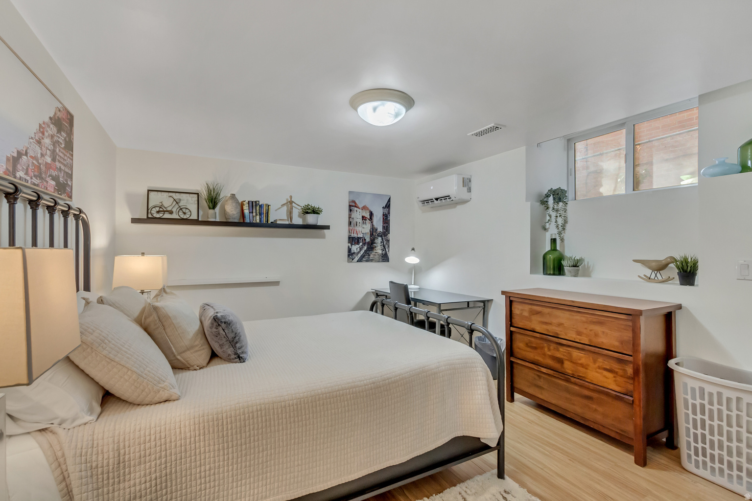 937 E 300 S, Salt  Lake  City, UT, 84101