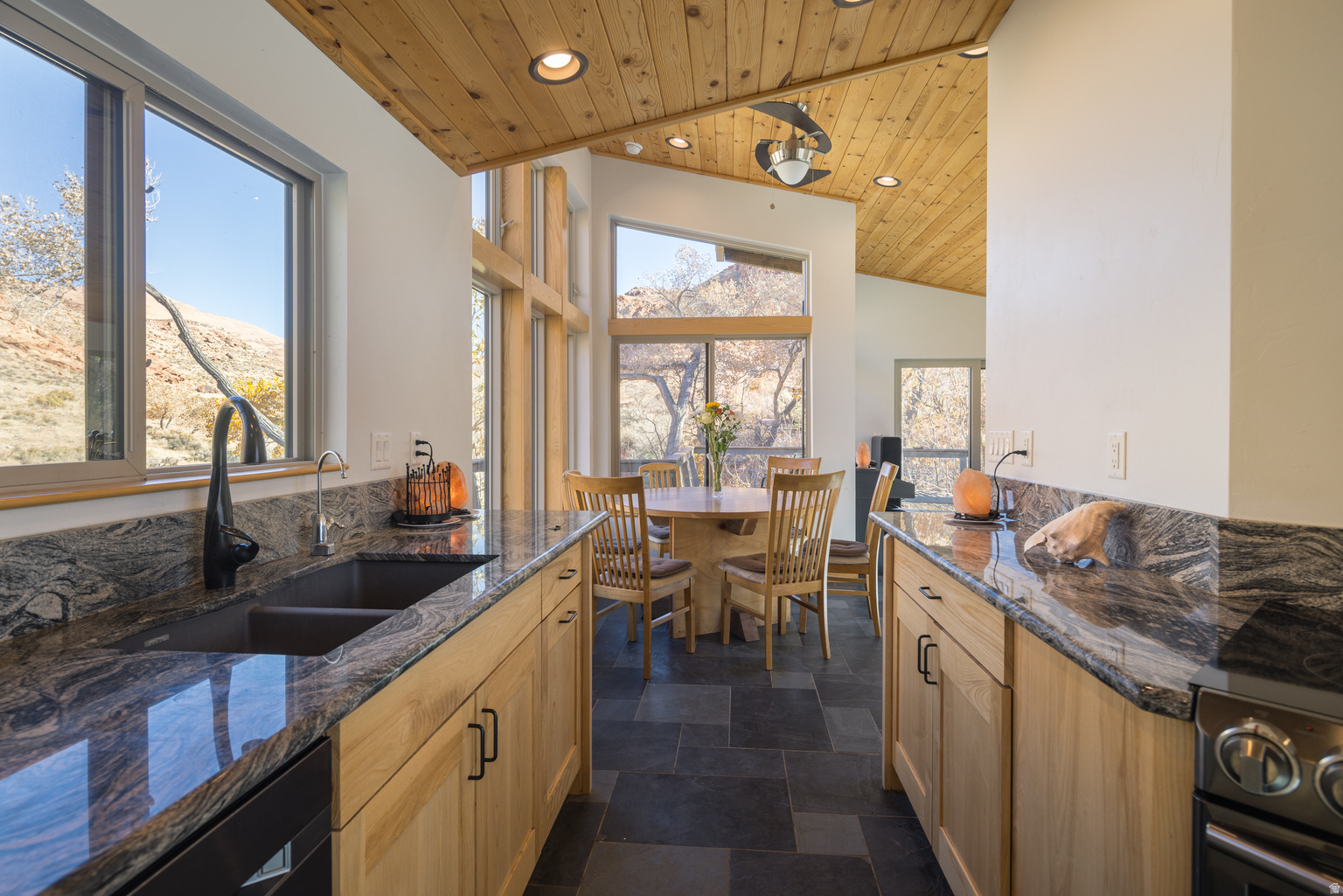 1389 E POWERHOUSE LN S, Moab, UT, 84532