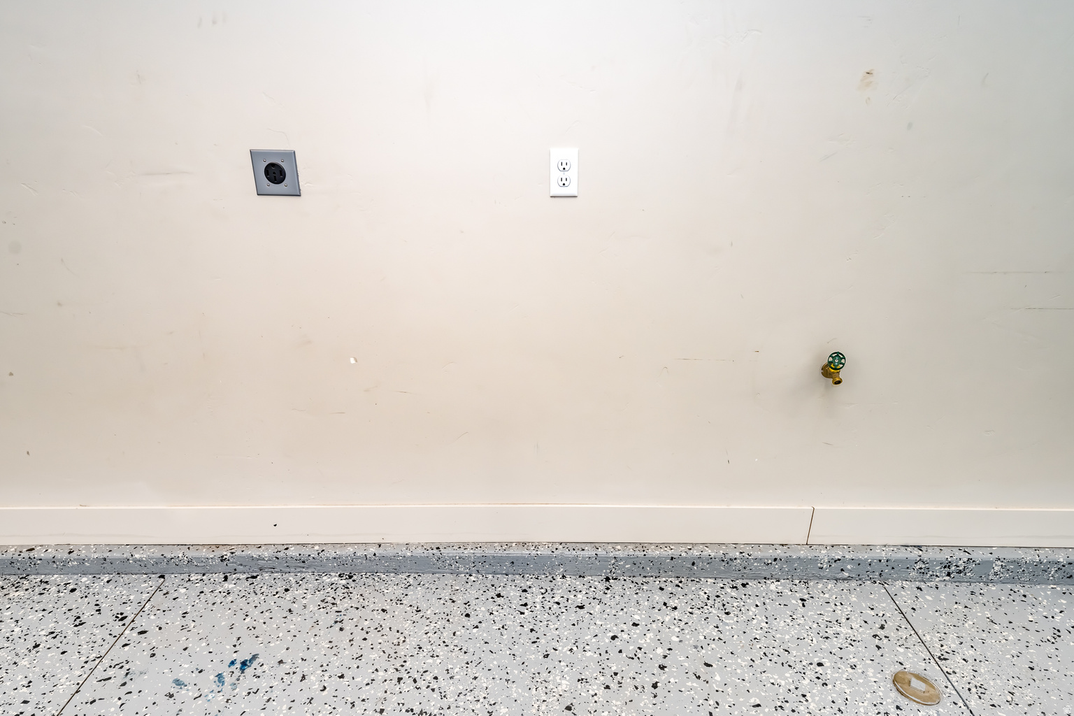 1283 N GALLEN ROAD RD W, Santa  Clara, UT, 84765