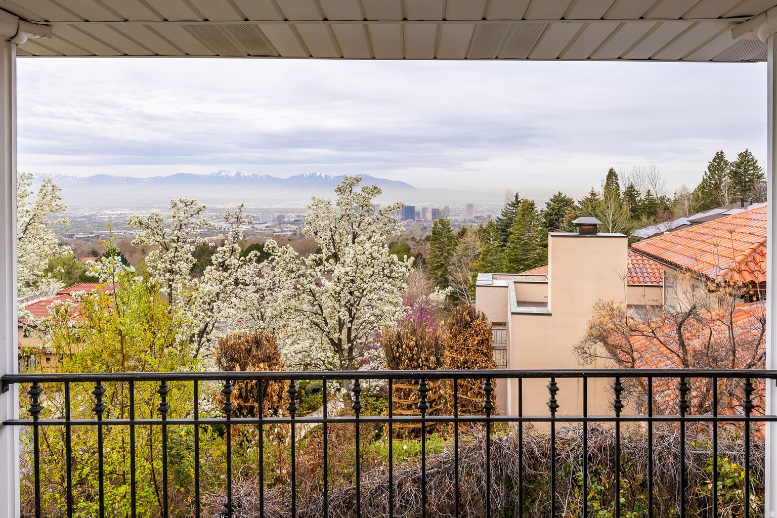 325 N FEDERAL HEIGHTS CIR, Salt  Lake  City, UT, 84103