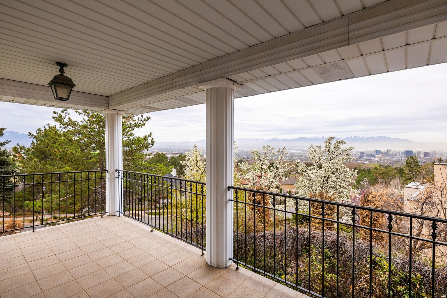 325 N FEDERAL HEIGHTS CIR, Salt  Lake  City, UT, 84103