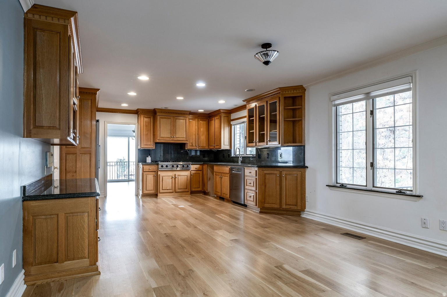 325 N FEDERAL HEIGHTS CIR, Salt  Lake  City, UT, 84103