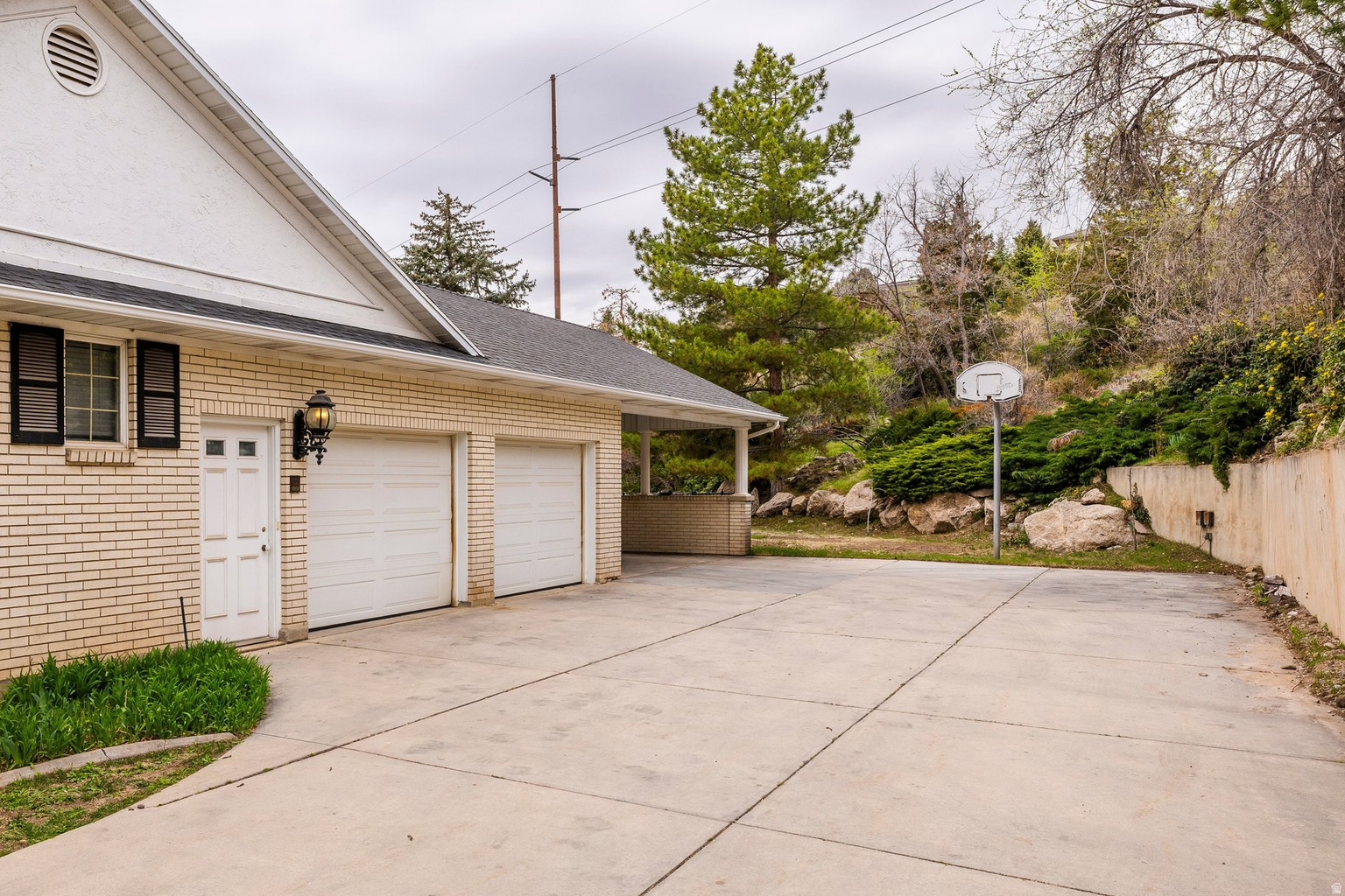 325 N FEDERAL HEIGHTS CIR, Salt  Lake  City, UT, 84103