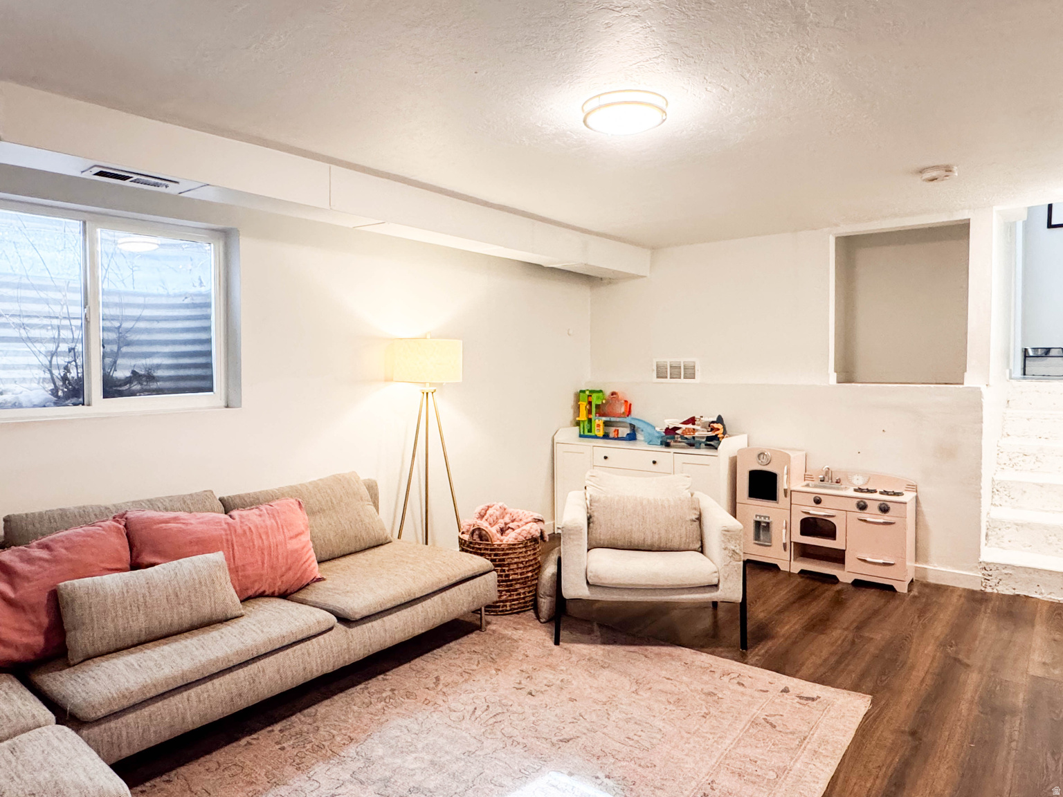 375 E 10560 S, Sandy, UT, 84070