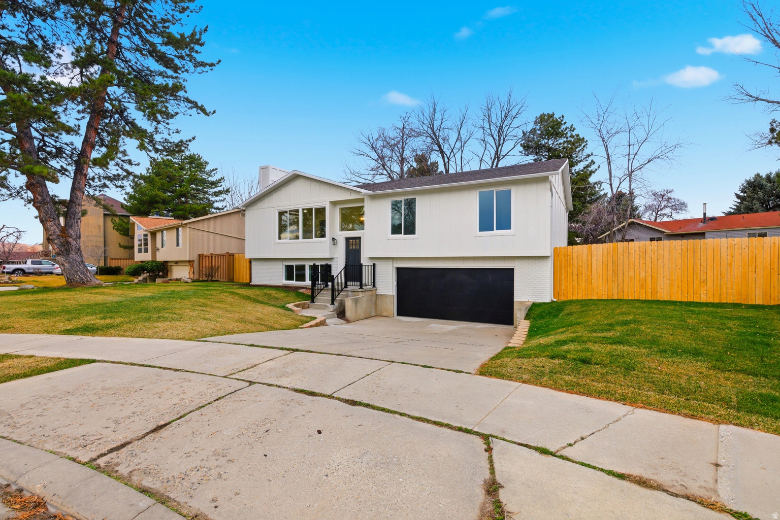 1469 E WINTERWOOD CIR S, Sandy, UT, 84092