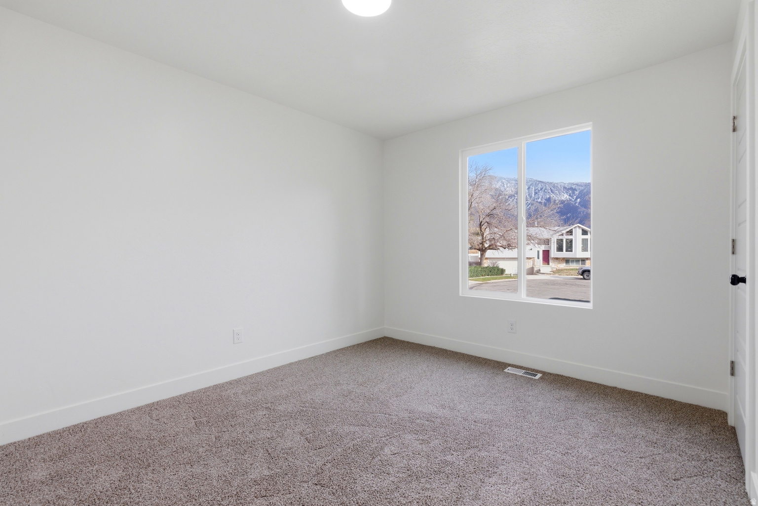 1469 E WINTERWOOD CIR S, Sandy, UT, 84092