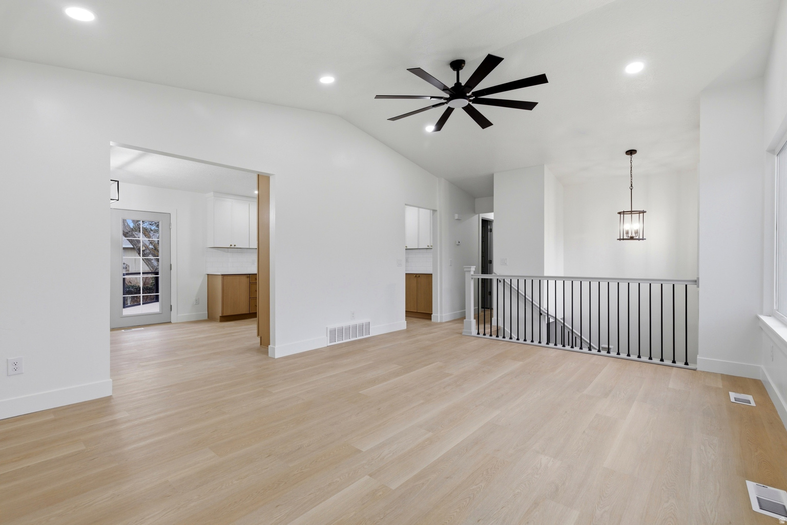 1469 E WINTERWOOD CIR S, Sandy, UT, 84092