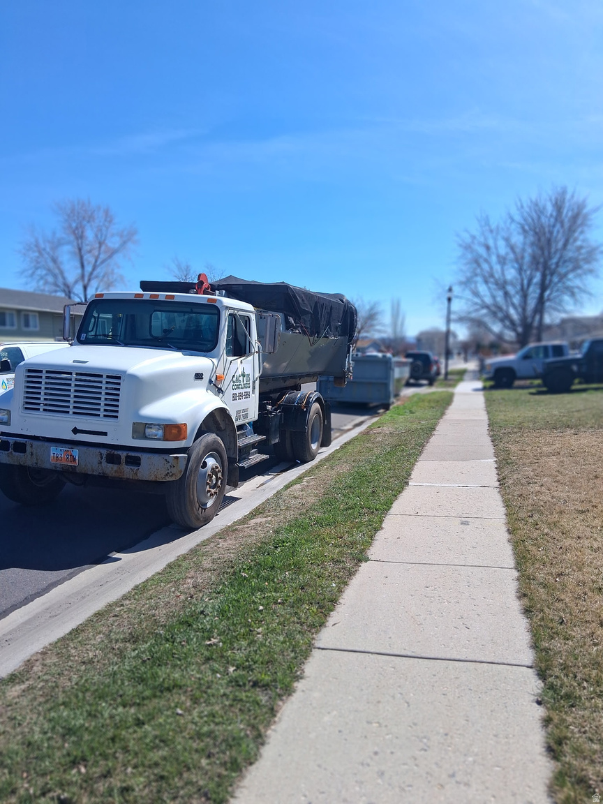 479 W UNIVERSAL CIRCLE CIR, Sandy, UT, 84070