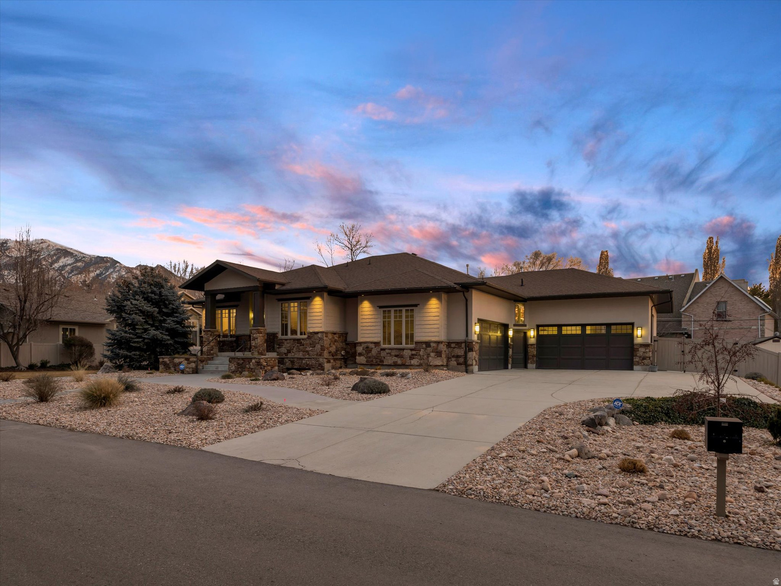 1932 E CHARLESTON LN, Holladay, UT, 84121
