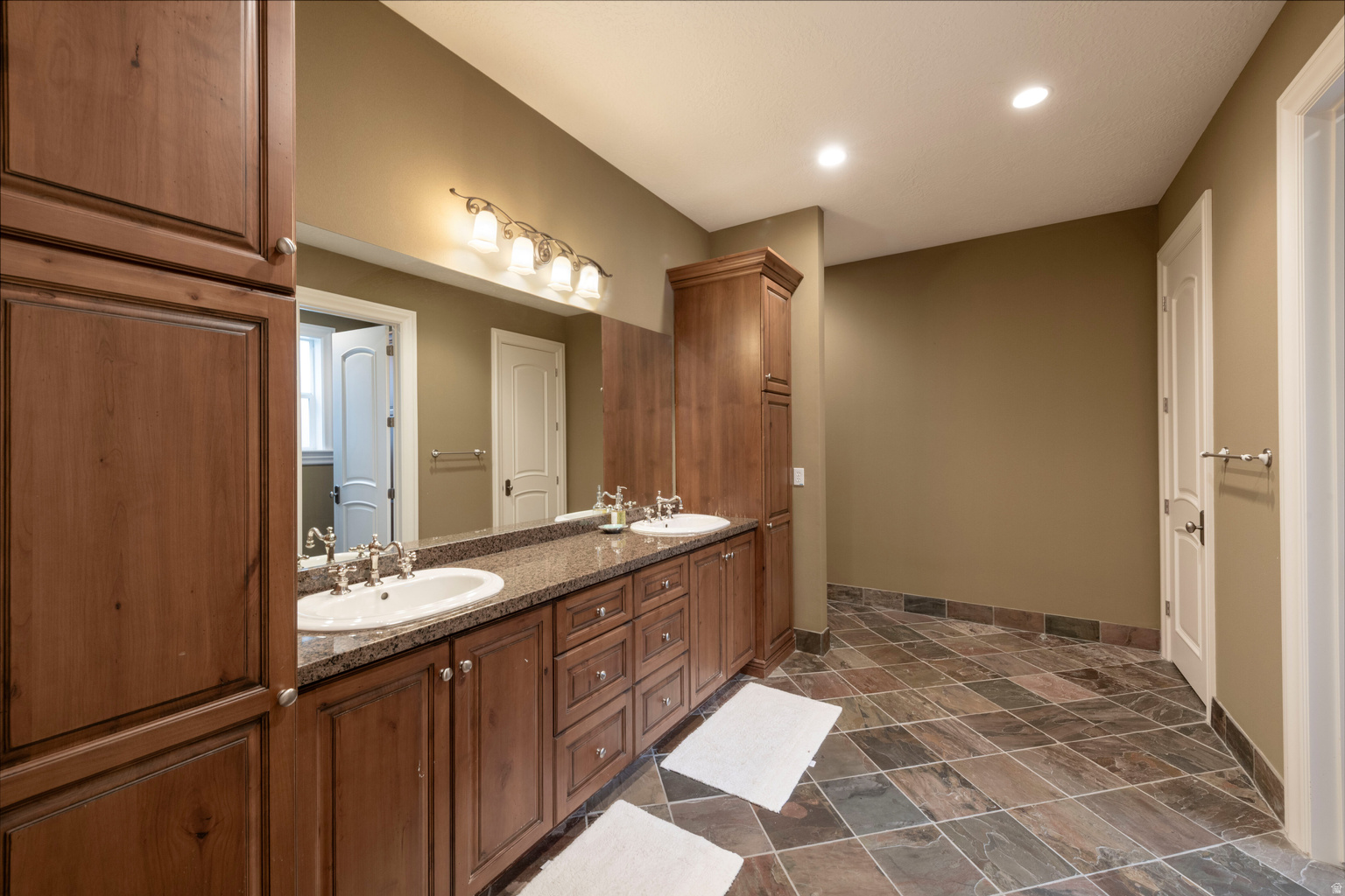 2620 E CASTO LN, Holladay, UT, 84117