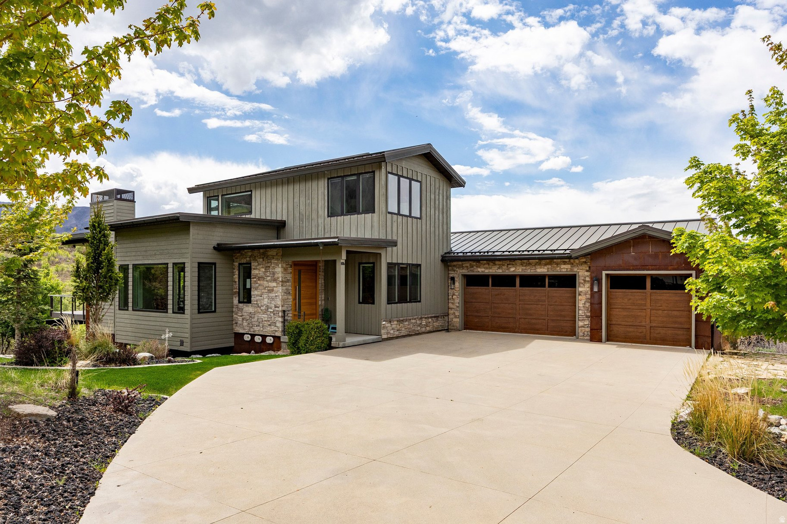 Featured Listings Featured Listings