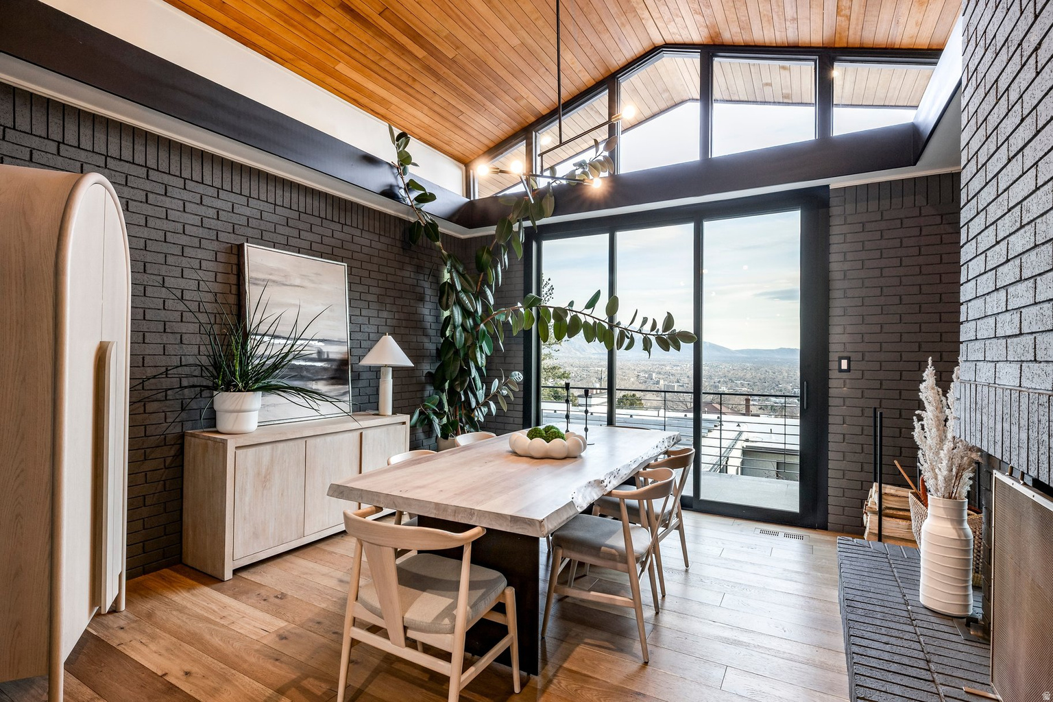 619 N J ST, Salt  Lake  City, UT, 84103